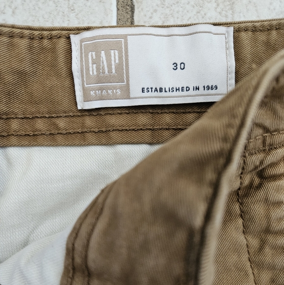 GAP Cargo Khaki Brown Shorts - Picture 3 of 4